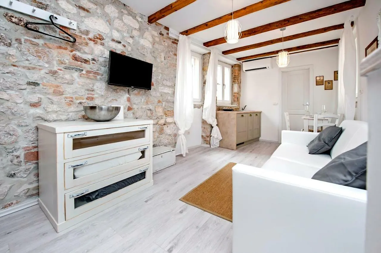 Apartment And Studio Ca' 3 Vie Rovinj