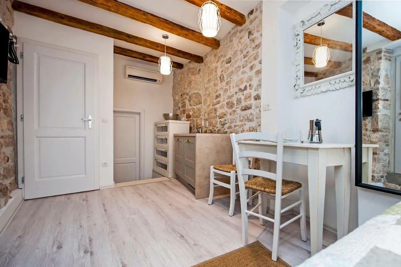 Apartment And Studio Ca' 3 Vie Rovinj