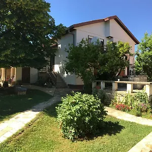 two-bedroom-countryside-apartment.pula-hotels.org/