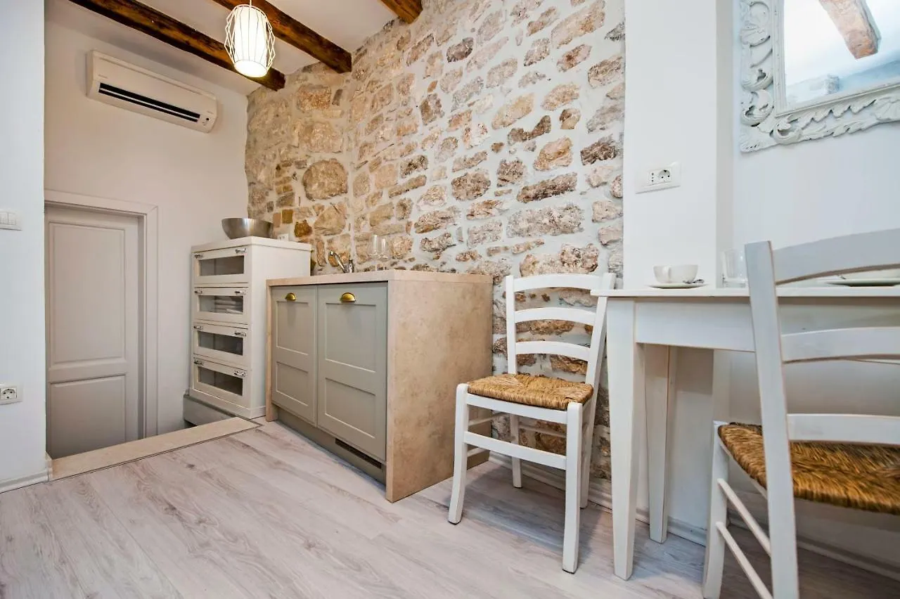 Apartment And Studio Ca' 3 Vie Rovinj